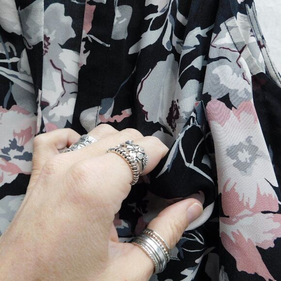 Joie XS  Black & Pink Floral Print Silk Blouse EUC - Picture 4 of 4